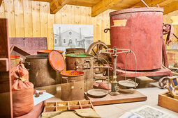Verschiedene Ausstellungsstücke der Bergwerksführung in Bodenmais