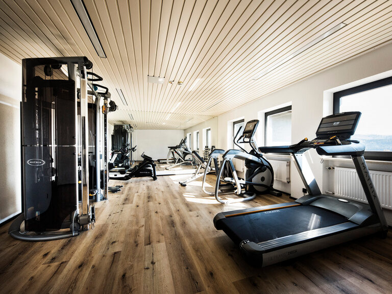 Im Wellnessbereich des Hotels steht ein moderner Fitnessraum mit Laufband zur Verfügung.