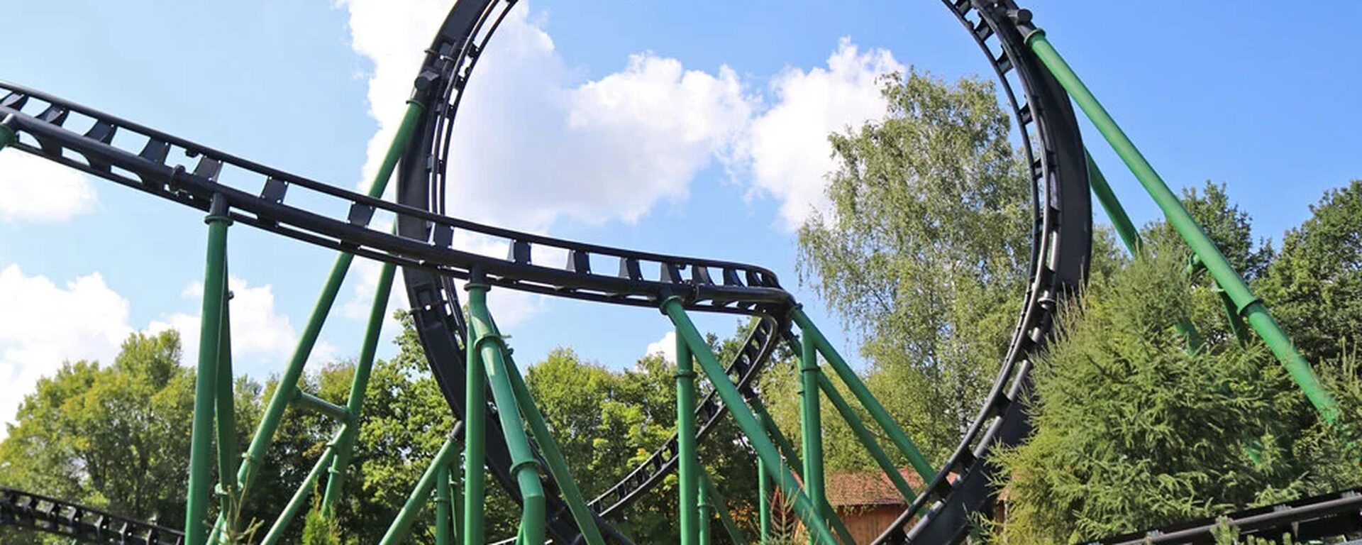 Der Looping der aufregenden Achterbahnfahrt "Freischütz" im Bayern Park.