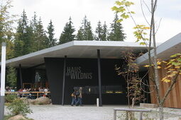 Eingang zum Haus zur Wildnis in Falkenstein.